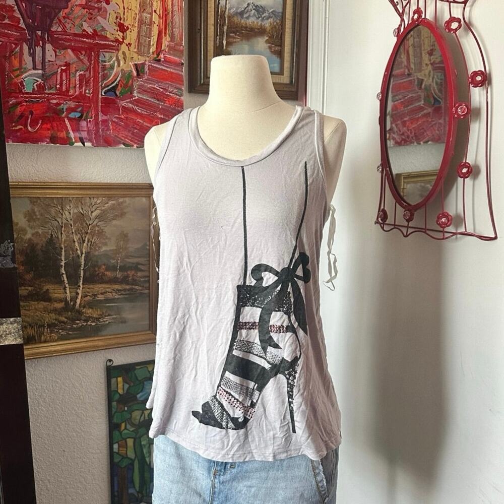 pretty good high heel graphic gray black tank top